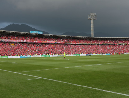 El buen clima acompañó el partido, pero las nubes negras se iban acercando.