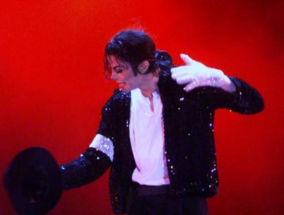 En el 2002, en los premios MTV le celebraron a Michael Jackson el cumpleaños. Britney Spears dijo que Jackson era el 'artista del milenio'. El cantante dio un discurso, aunque el premio no existía.