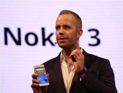 Uno de los nuevos integrantes de la nueva familia Nokia es el Nokia 3. Este es el más pequeño y mas asequible. Cuenta con una pantalla de 5 pulgadas, LCD Gorilla Glass,cámaras de 8 megapíxeles.