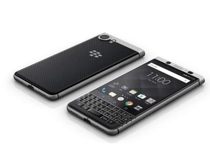 BlackBerry vuelve a la vida con el KeyOne. Tiene un tamaño de 4,5 pulgadas. Funciona con la versión 7.1 del sistema operativo Android y dispone del característico teclado físico.