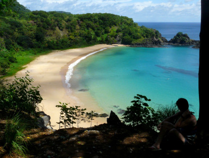 La playa de Sancho, en la isla de Fernando de Noronha en Brasil, hace parte del estado de Pernambuco. No solo es la playa más bella de Latinoamerica, sino del mundo.