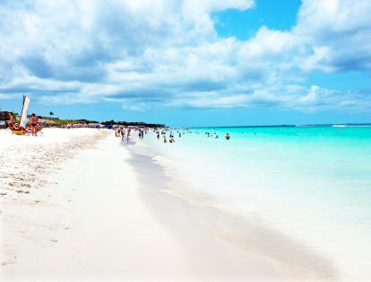 Esta playa, Eagle Beach, es la más famosa de Aruba. El color de la arena y del mar son lo que más se destaca.