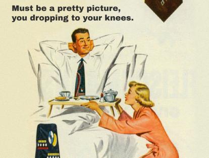 La frase original de esta publicidad de 1951 dice: “Demuéstrale que este es un mundo de hombres”, la cual fue reemplazada por “Debe ser una escena bonita, tú poniéndote de rodillas”, comentario hecho por Trump a una participante del ‘reality’ ‘El aprendiz’.
