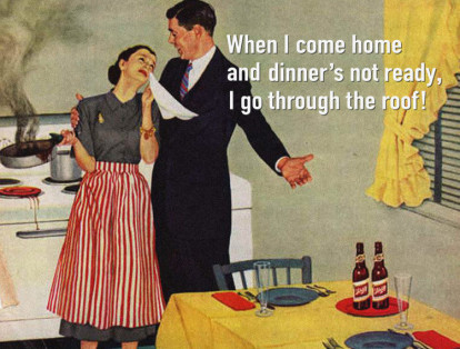 Esta publicidad de cerveza de 1952 decía: “No te preocupes, amor, por lo menos no quemaste la cerveza”, y fue cambiada por una afirmación de Trump en una entrevista en la que decía: “Cuando llego a casa y la cena no está lista, me vuelvo loco”.