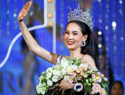 La joven de 25 años venció a otras 24 concursantes de todo el mundo y se llevó la corona de Miss International Queen 2016.
