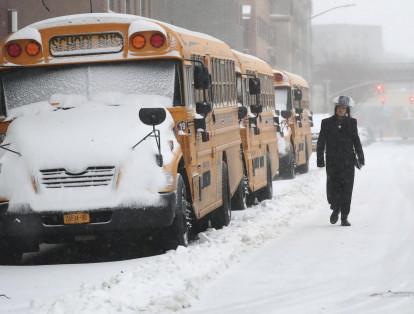 Las escuelas cerraron y miles de vuelos fueron cancelados, pero en la ciudad de Nueva York la nevada será inferior a lo previsto
