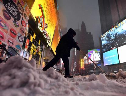 La nevada en Nueva York será de 15 a 20 cm, y no como se anticipaba la víspera, de 30 a 60 cm, con ráfagas de viento de hasta 90 km/h, según el SNM.