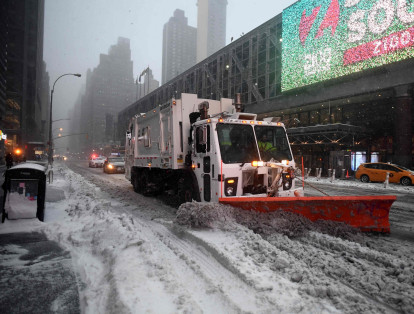 Más de 5.000 máquinas fueron dispuestas para barrer la nieve en las calles de Nueva York.