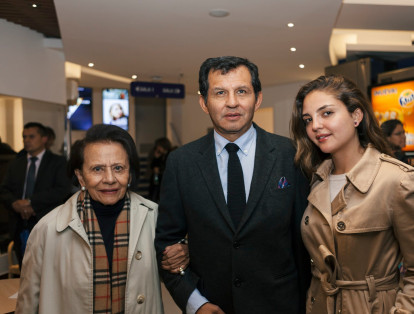 Rosalba Cortés de Pacheco, Mario Pacheco Cortés y Daniela Pacheco.