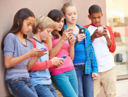 La mayoría de celulares están hechos para mayores de 14 años.