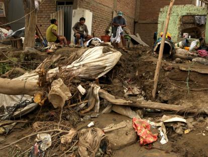Caos y destrucción en Cajamarquilla luego de las lluvias e inundaciones de los últimos días.