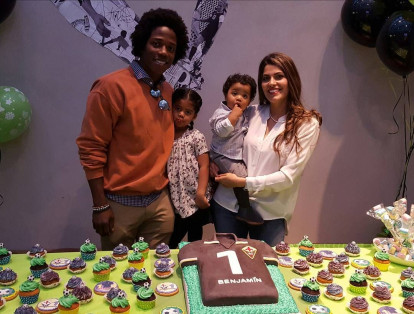 El jugador Carlos Sánchez es padre de dos hijos. El menor es Benjamín que nació en 2015 y la mayor es Cataleya.