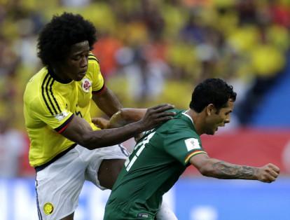 Acción de juego del partido entre Colombia y Bolivia