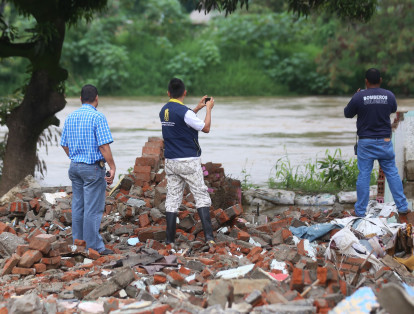 Los altos niveles del río Cauca ya están provocando inundaciones en viviendas de Cali y Candalería. Autoridades piden estar atentos a los niveles del afluente.