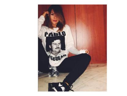 Lina Tejeiro, actriz y modelo colombiana, en junio de 2016 compartió en su cuenta de Instagram una foto en donde usa un saco estampado con la cara del narcotraficante Pablo Escobar. Los comentarios de sus seguidores no se hicieron esperar y le reclamaban a Tejeiro que tuviera respeto con las víctimas de este 'capo'.
