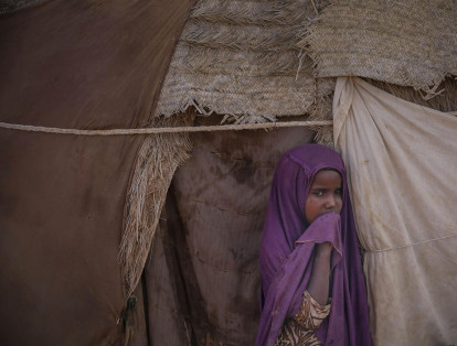 Otras zonas del país también sufren con la situación. Muchos desplazados se movilizan a campamentos a las afueras de Qardho, en la región semiautónoma somalí de Puntland.