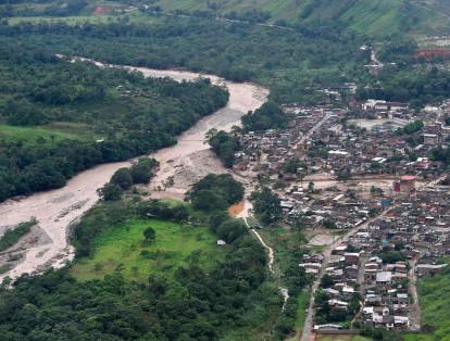 La emergencia ocurrió tras el desbordamiento de los ríos Mocoa, Sangoyaco y Mulatos.
