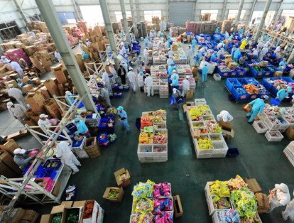 Los trabajadores suelen trabajar horas extras para garantizar la producción. Por ejemplo para completar las entregas del festival de comprad 11.11 en Taicang, Jiangsu.
