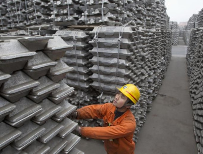 También son comunes las empresas dedicadas a la fabricación de productos de exportación. Por ejemplo una empresa se encarga de la exportación de lingotes de aluminio desde el puerto Qingdao.