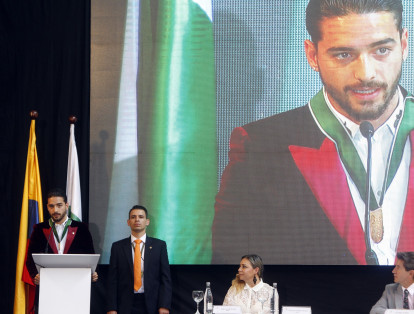 Maluma agradeció al gobernador de Antioquia, Luis Pérez, por el reconocimiento.