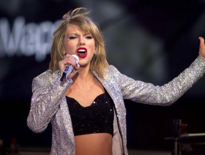 La artista Taylor Swift confesó que si no hubiera sido porque llegaba del colegio sintiéndose miserable no habría compuesto muchas canciones.