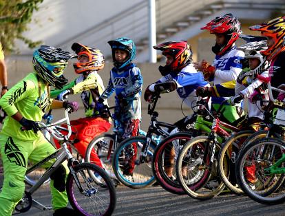 Jóvenes de ambos sexo se dan cita en la nueva pista de Bicicross en el Parque Muvdi en Soledad.