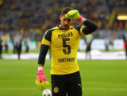 Jugadores de Borussia Dortmund salieron al campo con un mensaje para Marc Bartra.