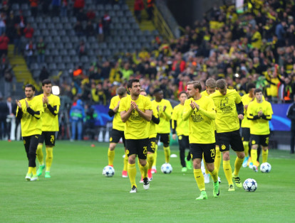 Jugadores de Borussia Dortmund salieron al campo con un mensaje para Marc Bartra.
