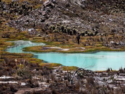 Unas de las lagunas de origen glaciar más coloridas son las llamadas Piscinitas en el sector de El Avellanal.
