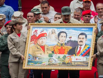 En la conmemoración del séptimo aniversario de las Milicias Bolivarianas, el presidente Nicolás Maduro se rodeó de estas y de funcionarios militares para enviar un mensaje de fuerza y cohesión, de cara a las movilizaciones de este miércoles.