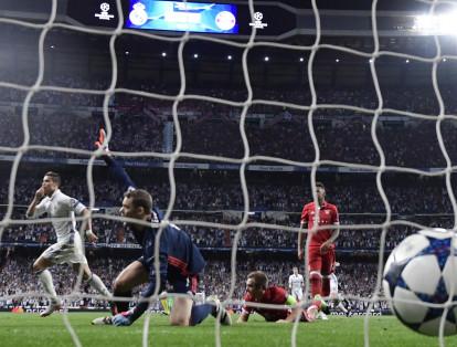 Cristiano Ronaldo sale a celebrar uno de sus tres goles.