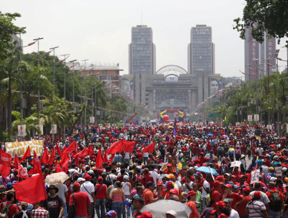 Maduro convocó la contramarcha, previo llamado a colectivos, milicias y ejército.