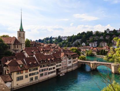 10. Suiza: El país helvético obtuvo 4.94 puntos y perdió cuatro posiciones con respecto al escalafón del año pasado. El Foro Económico Mundial destaca de este país su sistema de salud y seguridad.