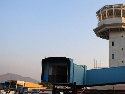 Aeródromo de Santa Marta: El aeropuerto Simón Bolívar estrena torre de control, muelle internacional, salas y parqueadero subterráneo.