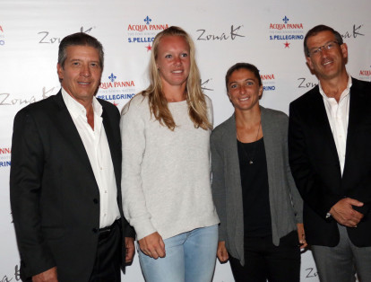 Jhan Fontalvo, gerente de Producciones Grand Slam y Director del Claro Open Colsanitas; Kiki Bertens, tenista holandesa, Sara Errani, tenista italiana, y Diego Quintero, vicepresidente de Desarrollo de Colsanitas.