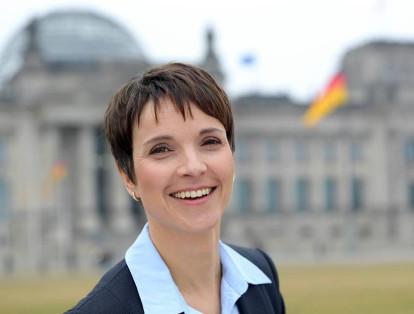 La alemana Frauke Petry es líder del partido Alternativa para Alemania. Petry es química y está casada con un pastor evangélico con el que tiene cuatro hijos. Uno de sus pensamientos más criticados es que "el islam constituye una amenaza a las raíces judeocristianas".