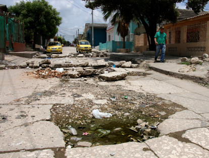 Los habitantes de la calle 39 entre carreras 32 y 30 en el barrio Chiquinquirá tienen la vía vuelta bastante afectada.