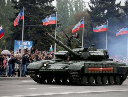 Los tanques rusos T-14 Armata también salieron a la calle. Estos vehículos entraron en servicio en el 2016.
