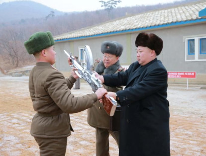 Kim Jong Un durante una inspección a una subunidad del Ejército Popular de Corea.