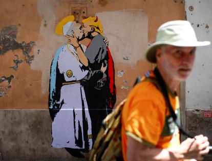 El mural está firmado por “TVBoy”, quien se cree es el artista callejero italiano Salvatore Benintende.
