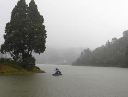 La temporada invernal aleja hasta los visitantes del Parque Piedras Blancas en Santa Elena, Las autoridades advierten que seguirá lloviendo.