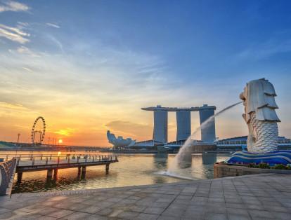 4. Singapur.16,869 millones de turistas internacionales. Impresionantes jardines botánicos, coloridas calles y una arquitectura de ensueño es lo encontrarás en este maravilloso destino asiático. Sus atractivos más famosos son el Zoológico de Singapur, el Jardín Colgante de Singapur y el Parque de Merlion.