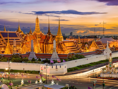 2. Bangkok.18,734 millones de turistas internacionales. La capital de Tailandia dio un gran salto en la lista y aparece como la segunda ciudad más visitada del mundo. Sus mayores atractivos son sus hermosos templos budistas y palacios. En la ruta de todo viajeros no pueden faltar atracciones como el Gran Palacio de Bangkok y el Templo del Buda de Esmeralda.