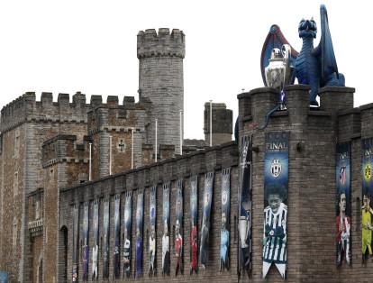 El Castillo de Cardiff está situado en el centro de esa ciudad y fue adornado con imágenes de los equipos que participaron en esta edición de la Champions League.