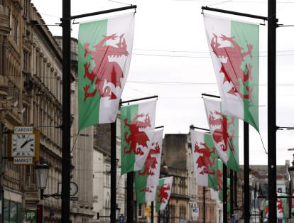 Las calles de Gales se adornaron con símbolos de la Champions League y banderas del país.