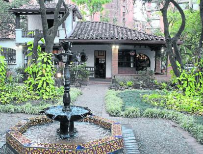 El museo Otraparte es una casa campestre situada en Envigado, en la carretera que une a este municipio con Medellín. Otraparte es el nombre que el artista Fernando González le dio en 1959.