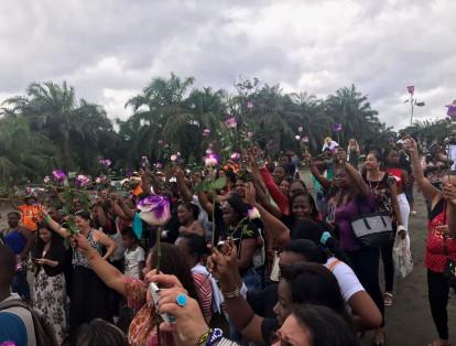 Más de 120 mujeres sobrevivientes marcharon por las calles de Tumaco.