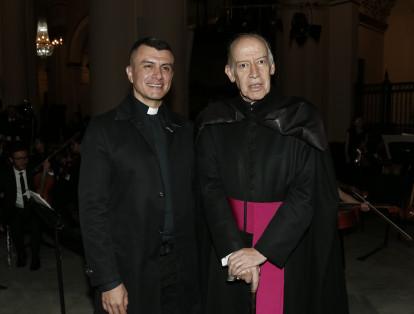 Nicolas Garzon y Monseñor Juan Miguel Huertas.