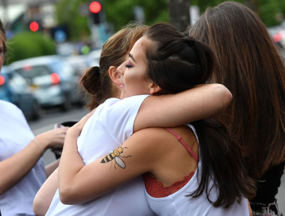 Lo recaudado será para las familias de las víctimas. Días después del atentado Ariana dijo estar "destrozada".