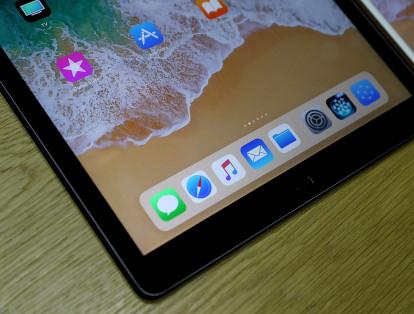 También, se anunció un nuevo iPad Pro con pantalla de 10,5 pulgadas. Este dispositivo tiene una batería de 10 horas y llegará al mercado con un precio alrededor de los 649 dólares. Entre sus ventajas estará contar con la cámara del iPhone 7 y una pantalla con mayor paleta de color y brillo, capaz de manejar video HDR.